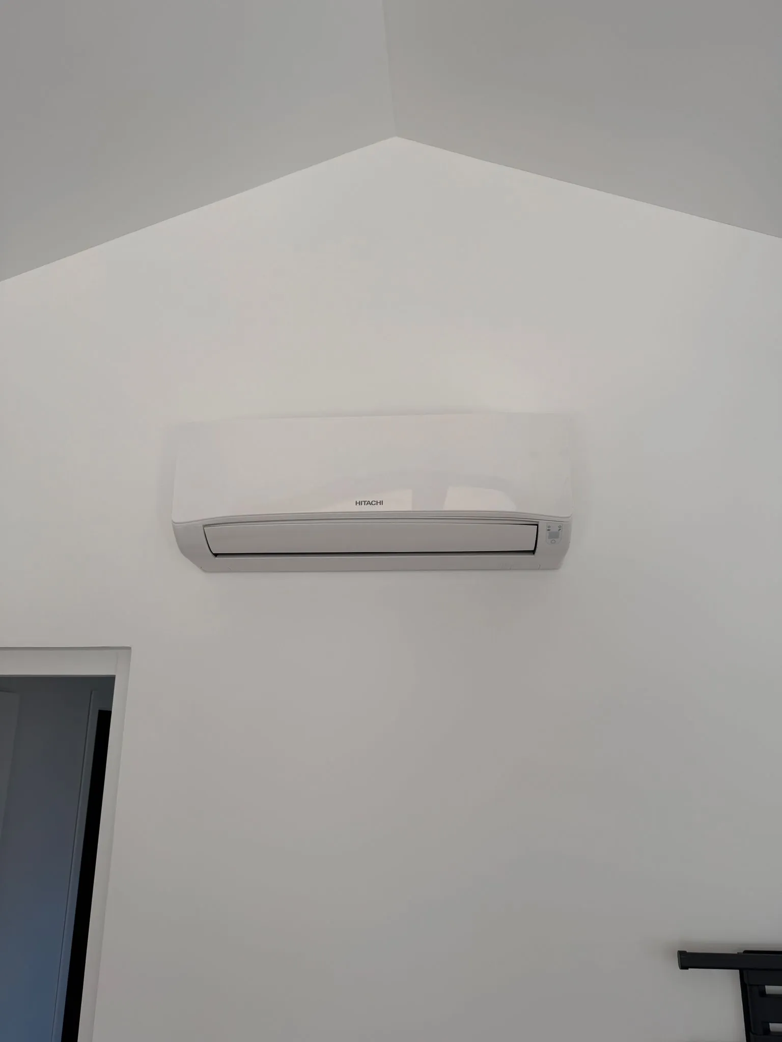 Installation climatisation tri-split et mono-split Hitachi Biscarrosse